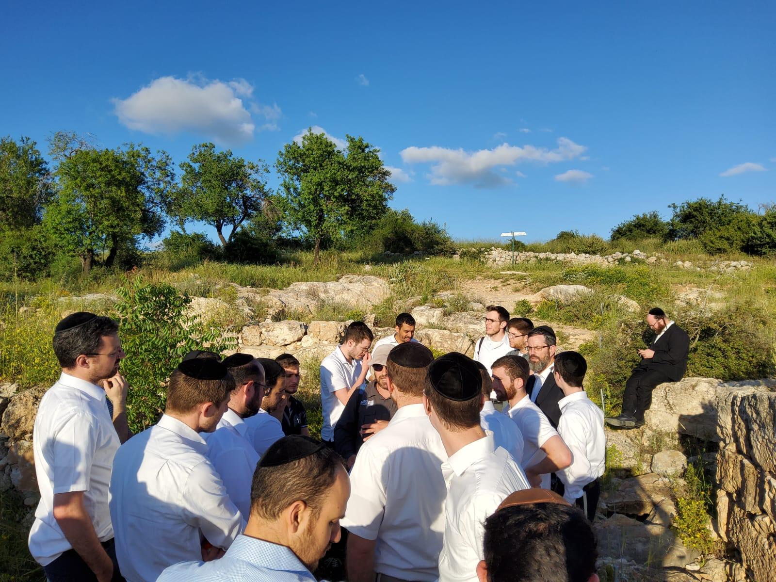 טיול גיבוש של בית המדרש בטבע